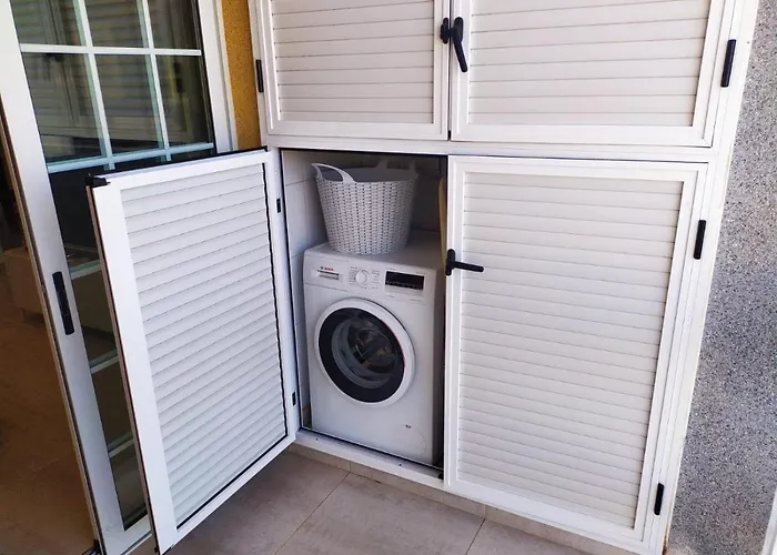 Cosy 2 Bedroom Near Sea Apartment *